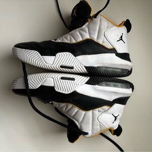 Nike Jordan Stay Loyal 'White Taxi Black” basketball shoes size 6Y